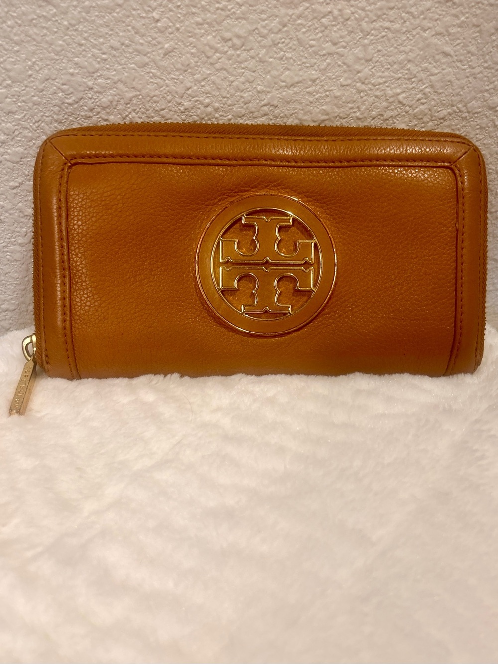 Tory Burch Tan Leather Zip Continental Wallet with Logo  front Emblem gold hard
